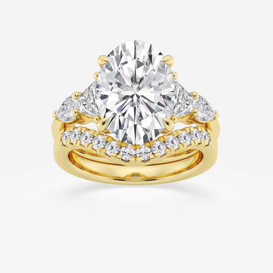Radiant Elegance Oval Diamond Bridal Set