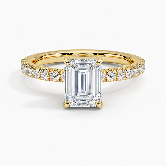 "Endless Sparkle – Emerald Center Stone Ring with Diamond-Studded Band"